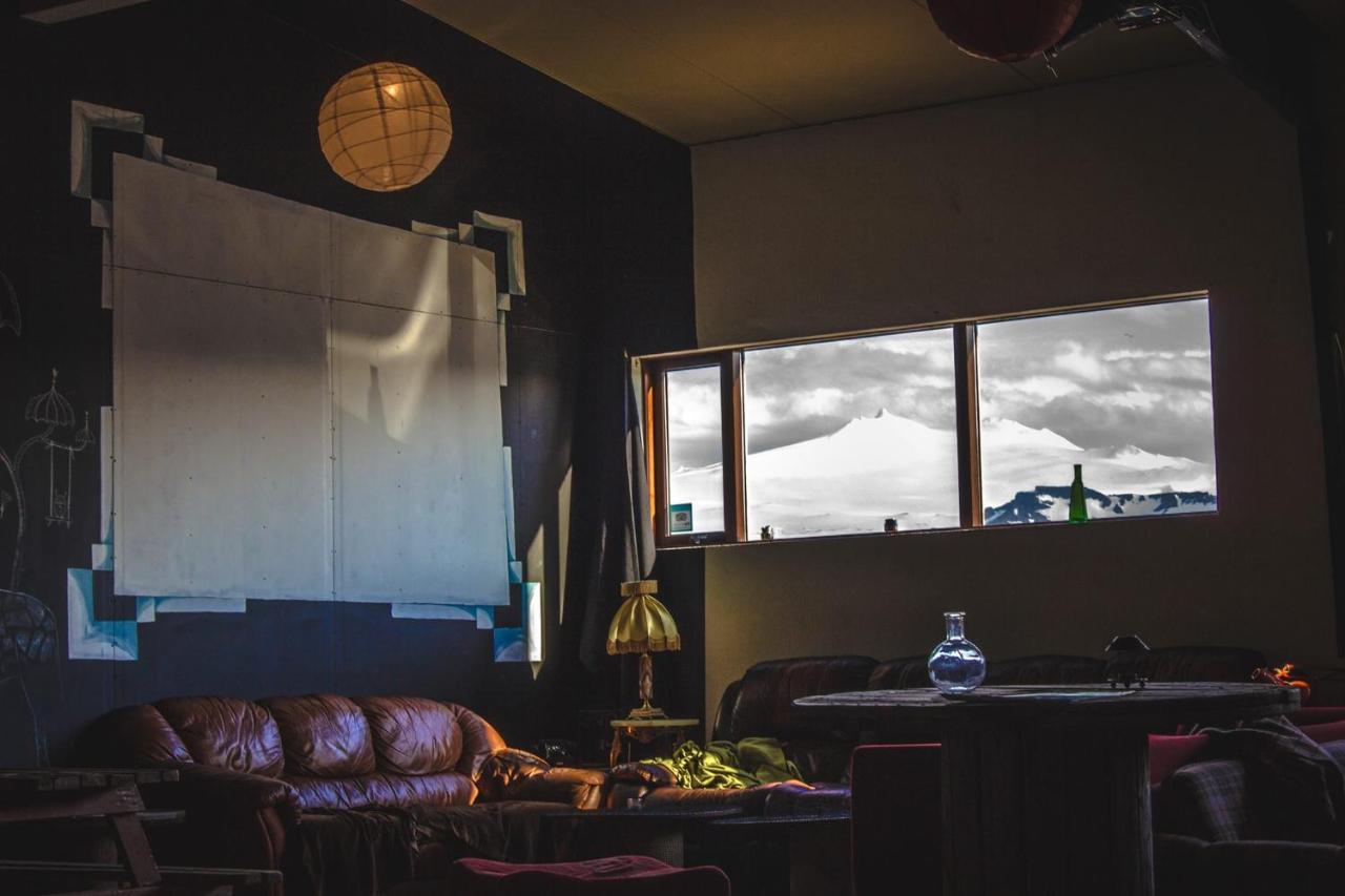The Freezer Hostel & Culture Center ヘリサンドゥル エクステリア 写真