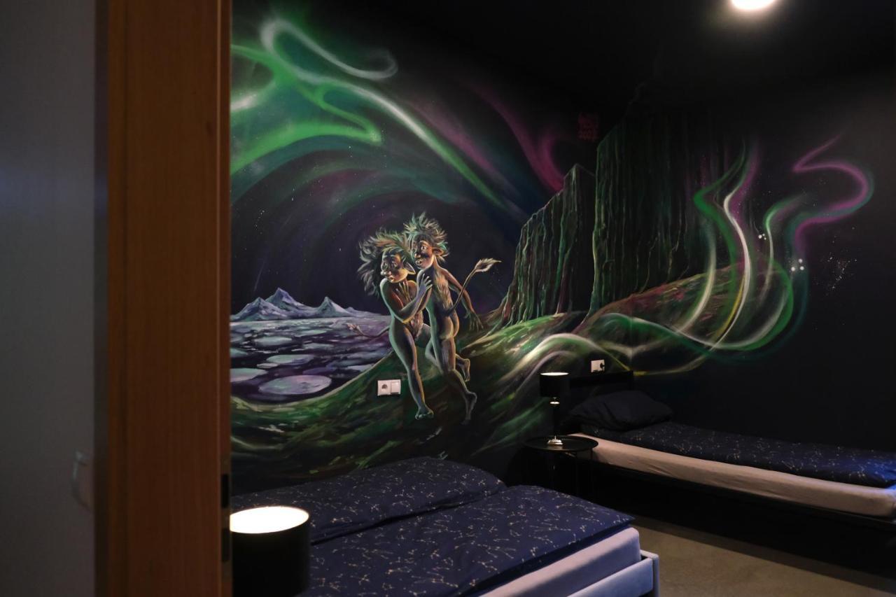 The Freezer Hostel & Culture Center ヘリサンドゥル エクステリア 写真
