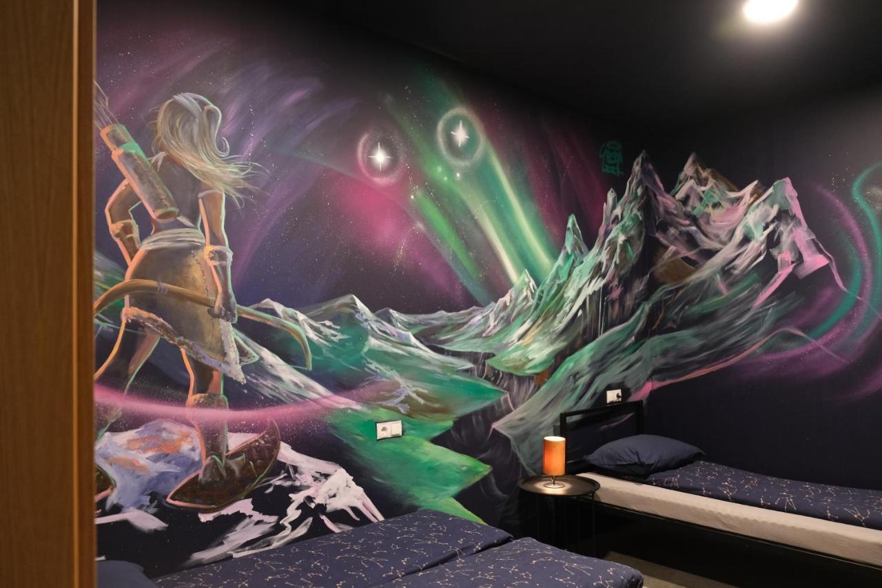 The Freezer Hostel & Culture Center ヘリサンドゥル エクステリア 写真