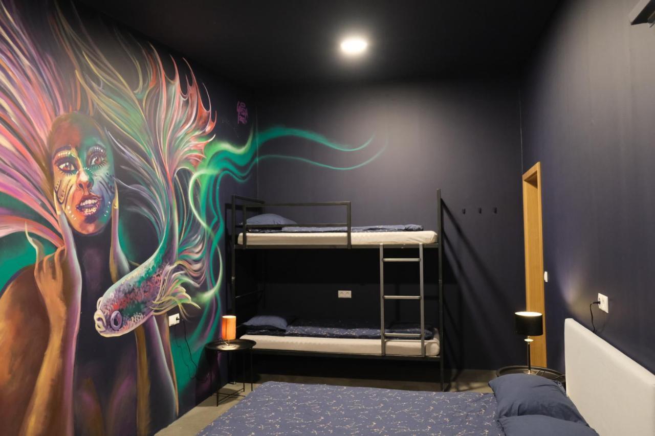 The Freezer Hostel & Culture Center ヘリサンドゥル エクステリア 写真