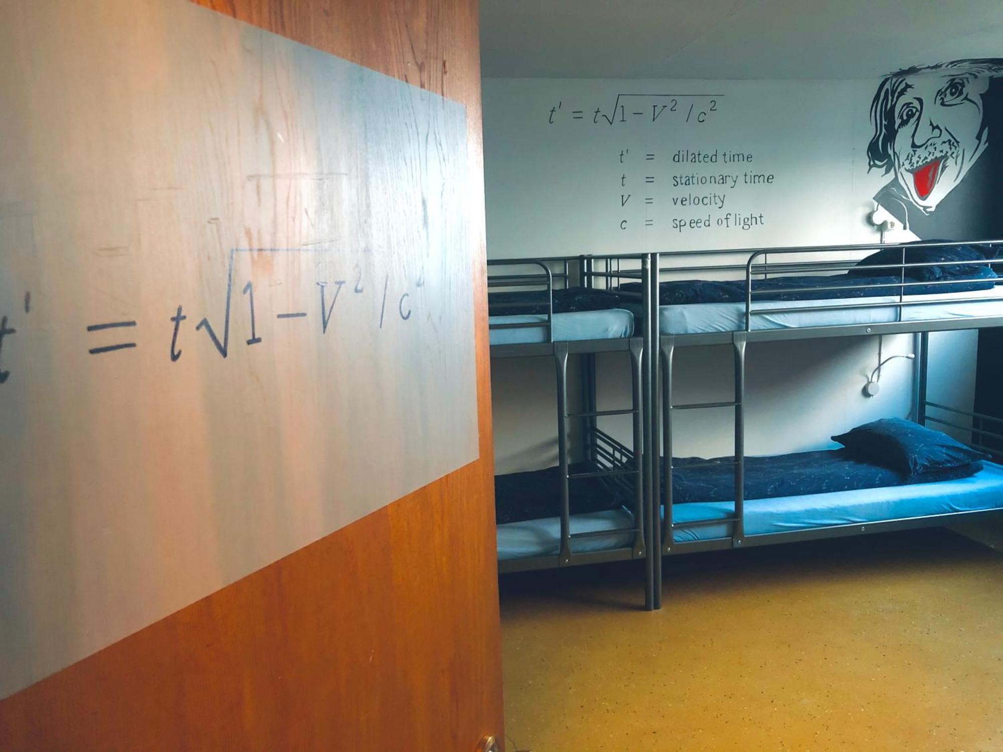 The Freezer Hostel & Culture Center ヘリサンドゥル 部屋 写真