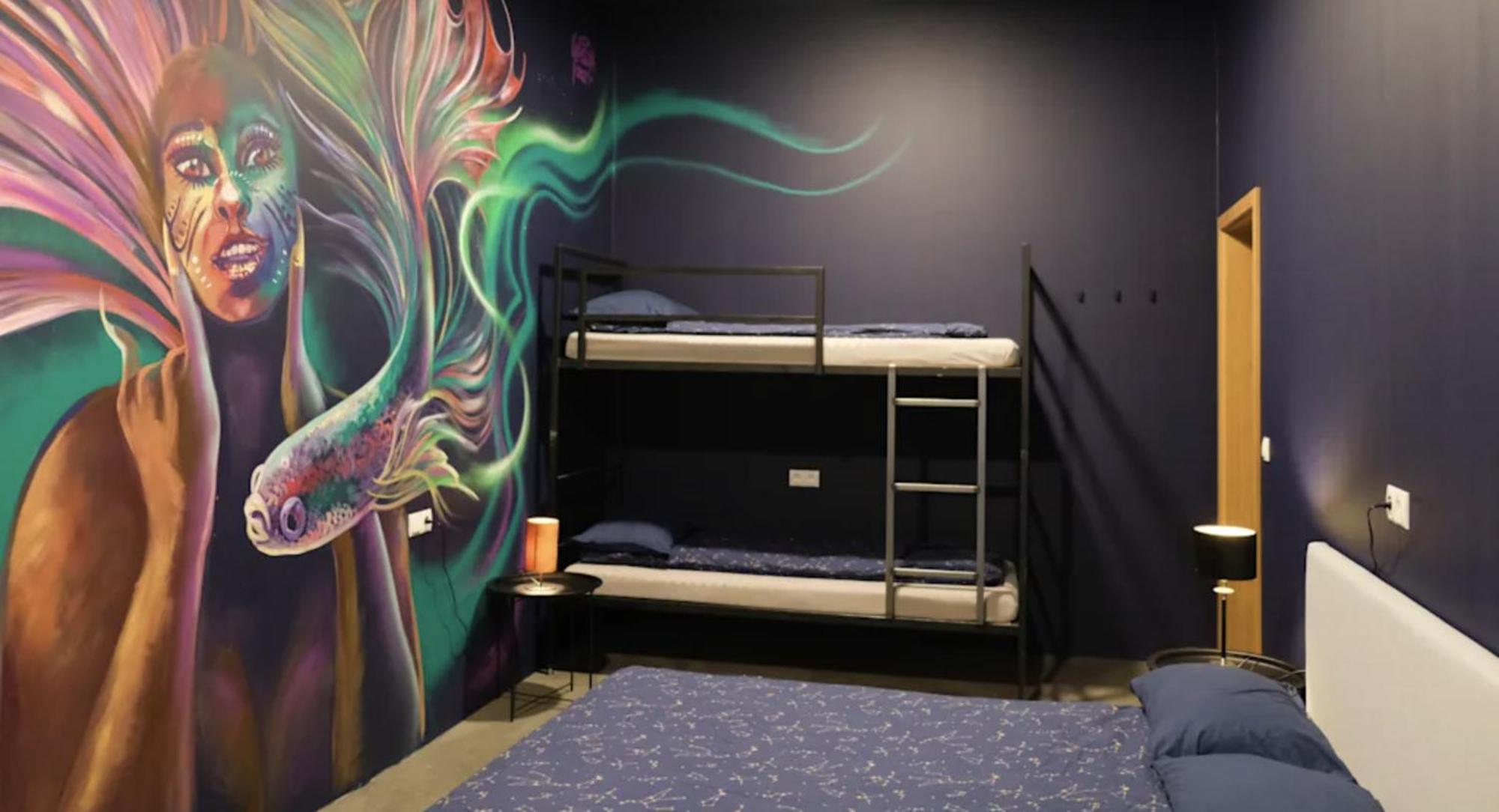The Freezer Hostel & Culture Center ヘリサンドゥル エクステリア 写真