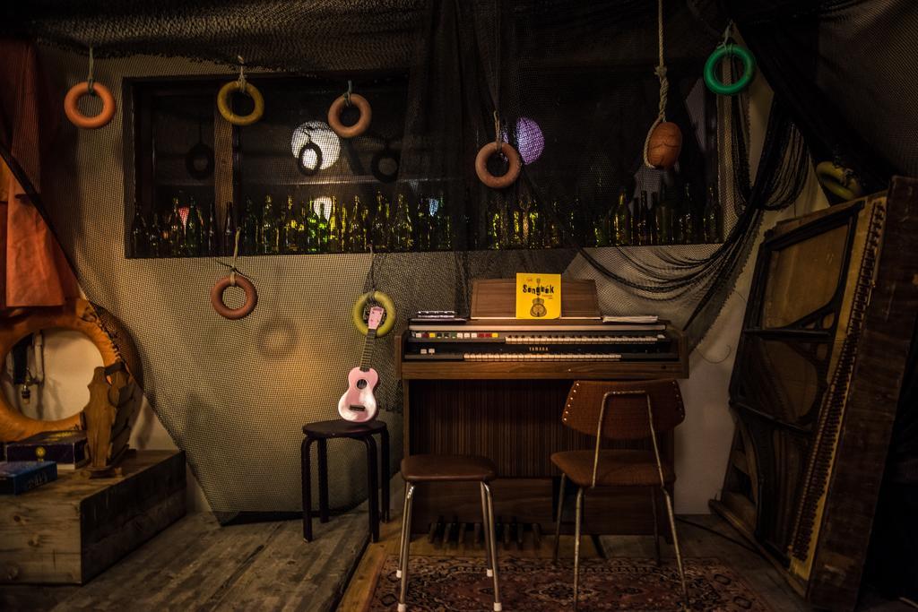 The Freezer Hostel & Culture Center ヘリサンドゥル エクステリア 写真