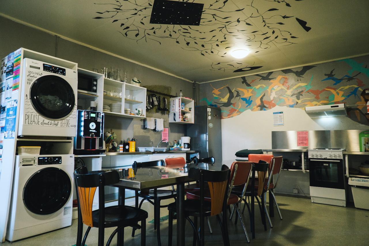 The Freezer Hostel & Culture Center ヘリサンドゥル エクステリア 写真
